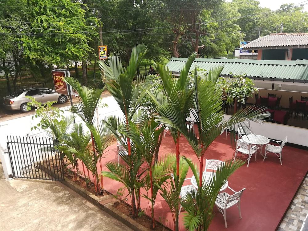 Отель French Garden Tourist Rest Анурадхапура Экстерьер фото